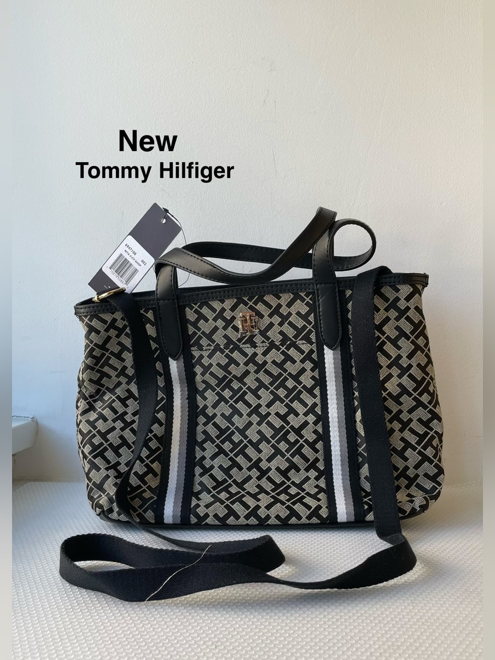 New TOMMY HILFIGER Monogram Jacquard Ruby Tote crossbody bag with tags ⭐️⭐️⭐️